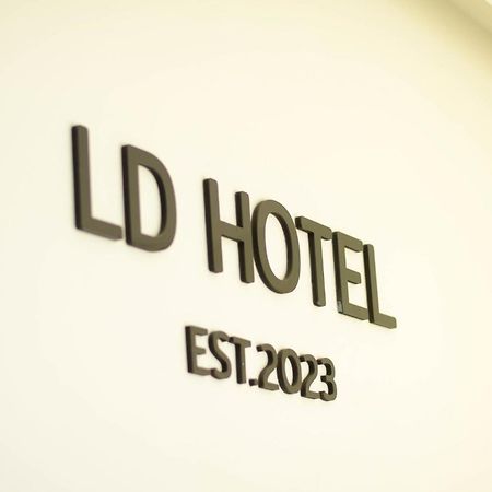 แอ่ว-ดีld Hotel&Residences Ngao Bagian luar foto