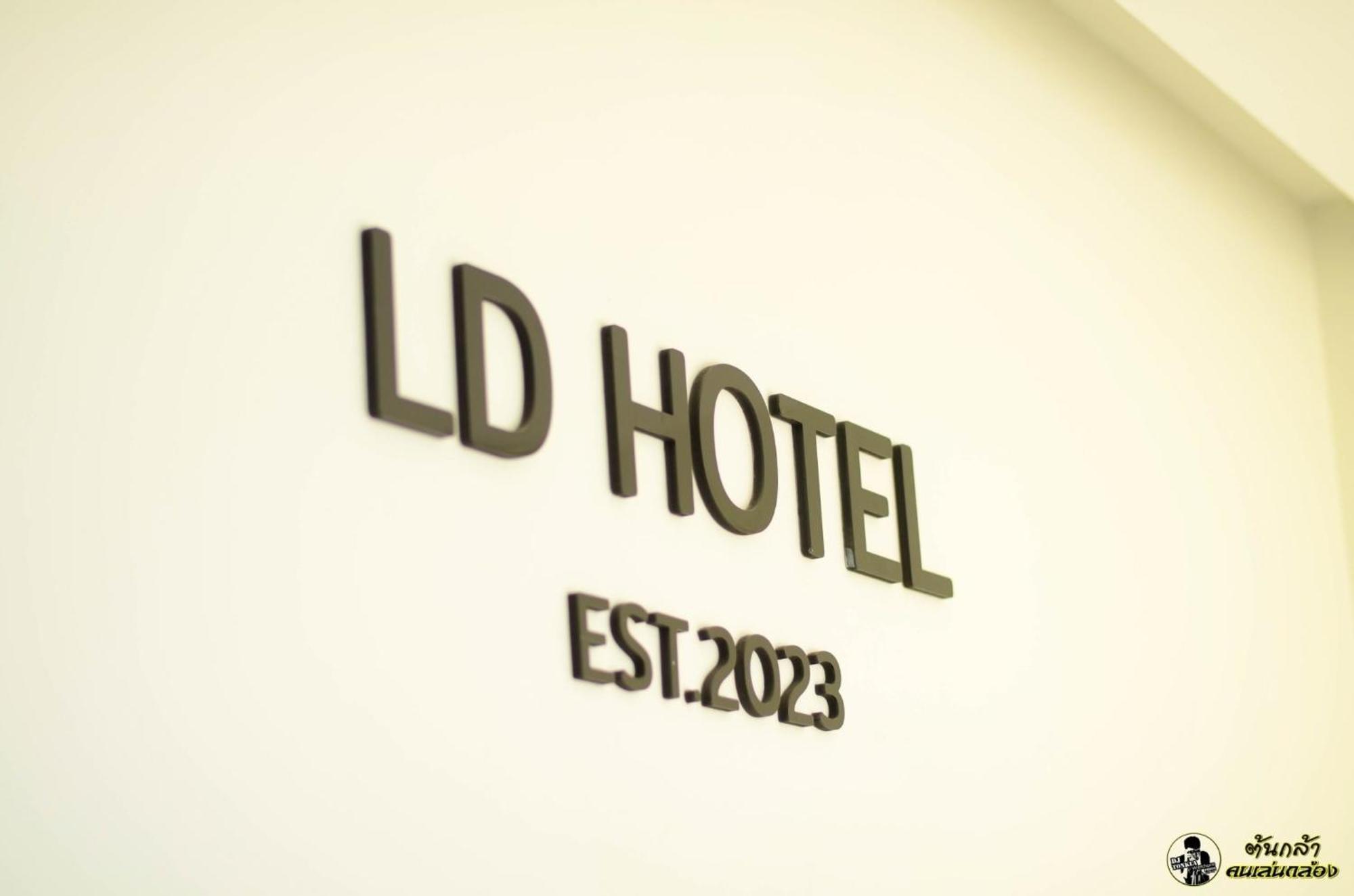 แอ่ว-ดีld Hotel&Residences Ngao Bagian luar foto