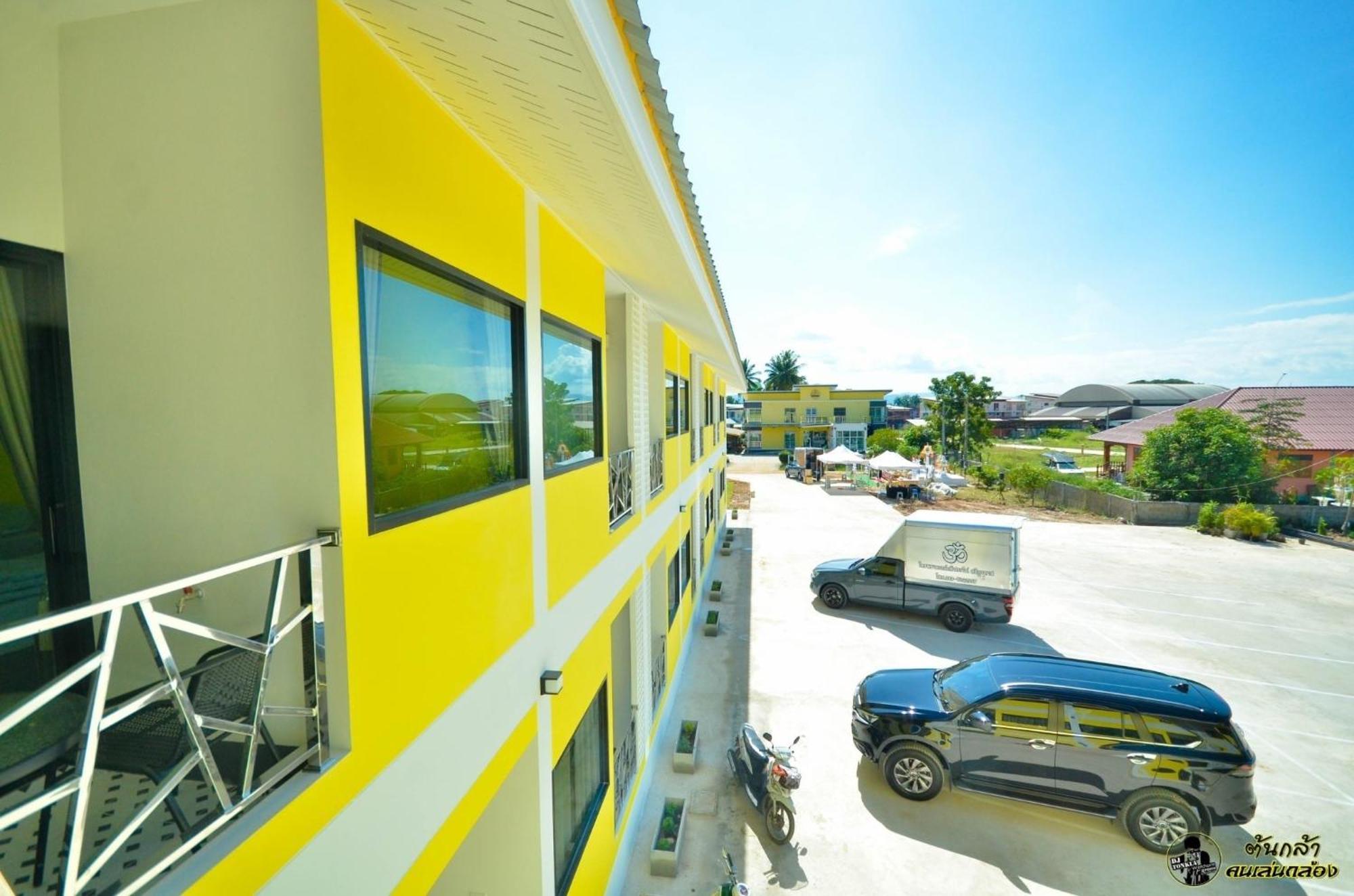 แอ่ว-ดีld Hotel&Residences Ngao Bagian luar foto