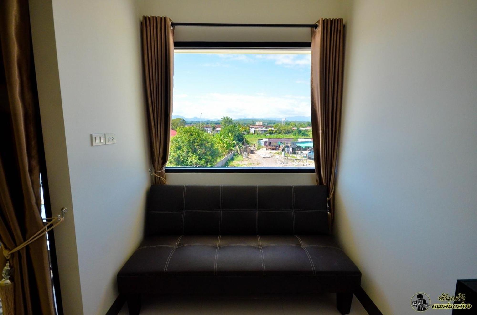 แอ่ว-ดีld Hotel&Residences Ngao Bagian luar foto