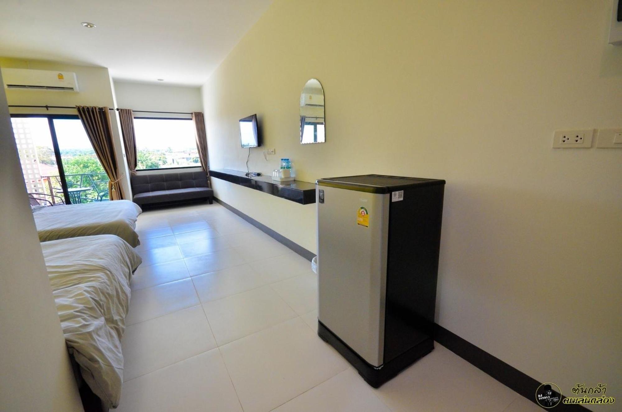 แอ่ว-ดีld Hotel&Residences Ngao Bagian luar foto