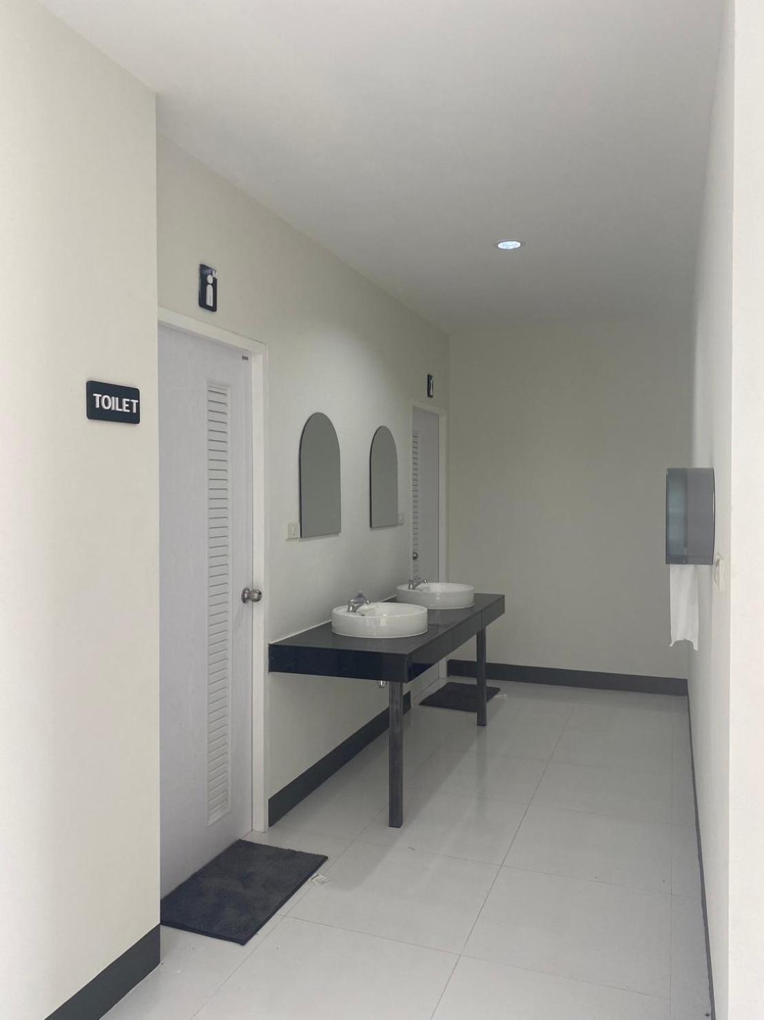 แอ่ว-ดีld Hotel&Residences Ngao Bagian luar foto