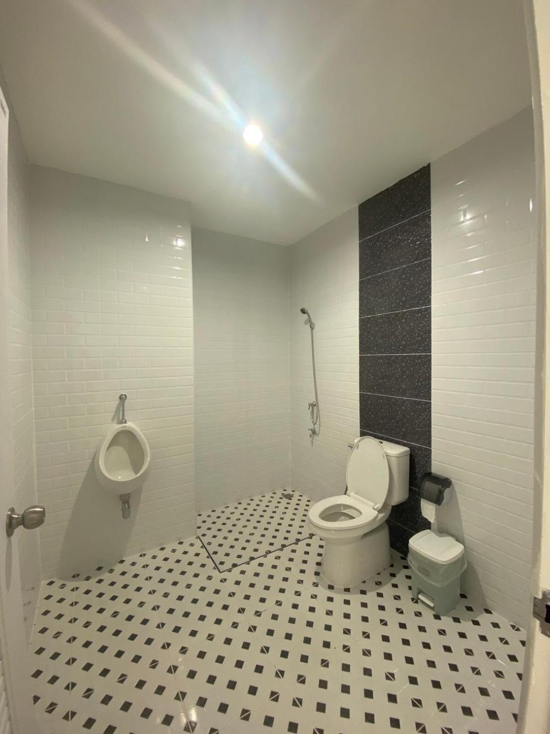 แอ่ว-ดีld Hotel&Residences Ngao Bagian luar foto