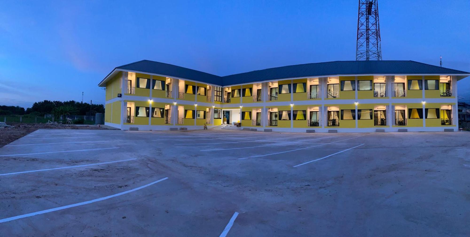 แอ่ว-ดีld Hotel&Residences Ngao Bagian luar foto